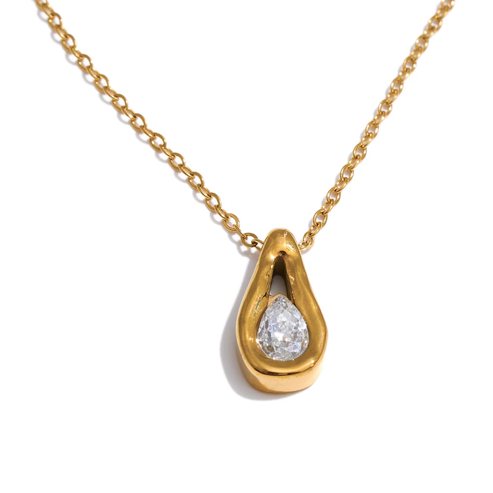 Cubic zirconia geometric necklace in gold-plated stainless steel with cubic zirconia.