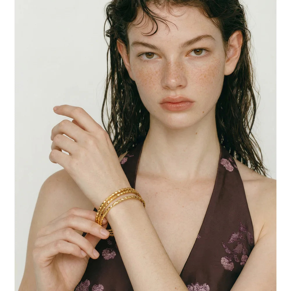 Geometric bracelet in gold-plated stainless steel.