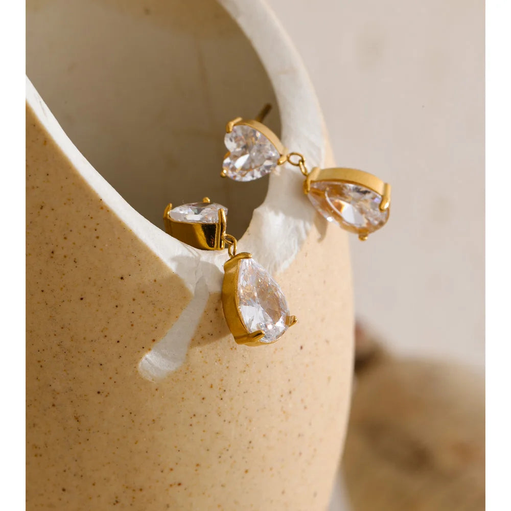 Cubic zirconia heart earrings in gold-plated stainless steel with cubic zirconia.