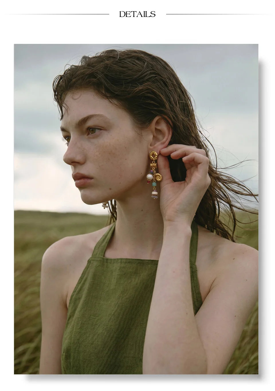 Natural stone geometric earrings in gold-plated stainless steel with natural stone.