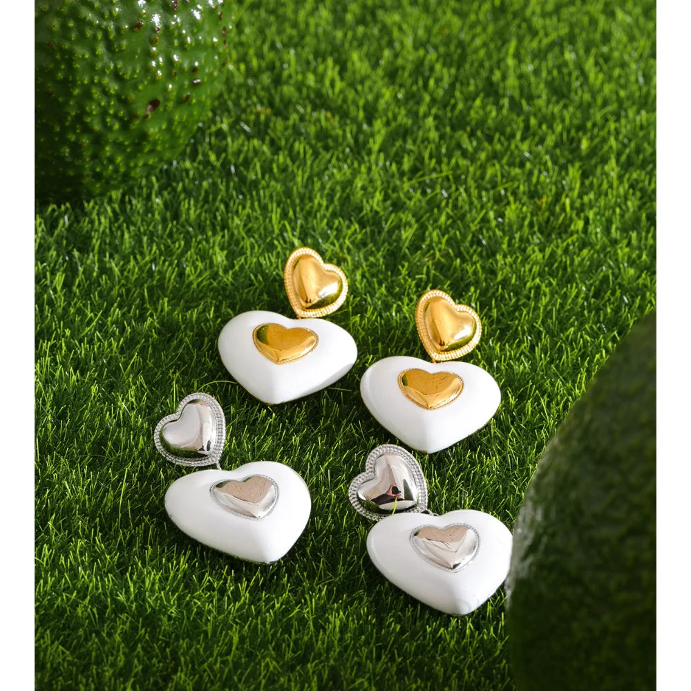 White enamel heart earrings in gold-plated stainless steel with enamel.