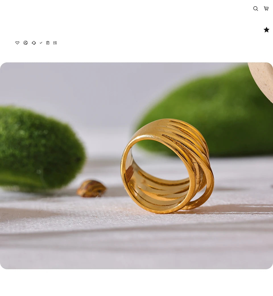 Geometric ring in 18K gold-plated stainless steel.