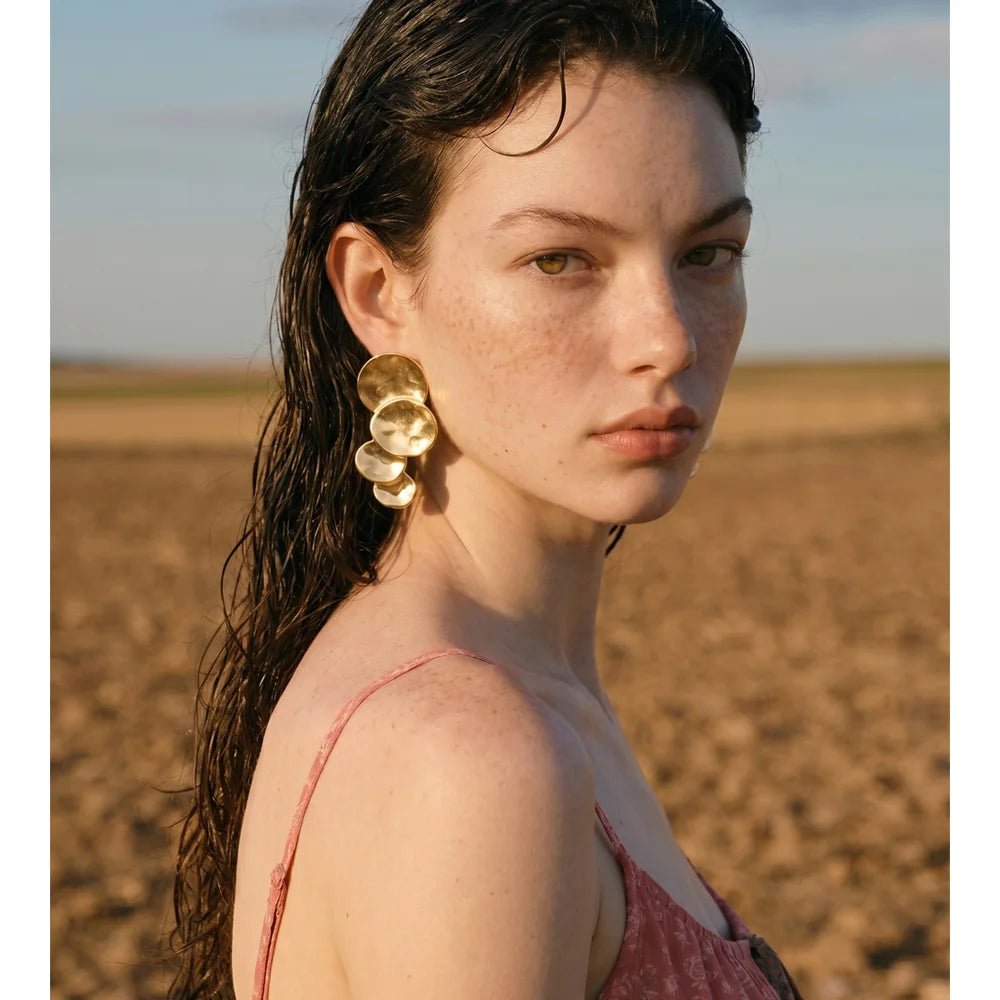 Geometric earrings in gold-plated stainless steel.