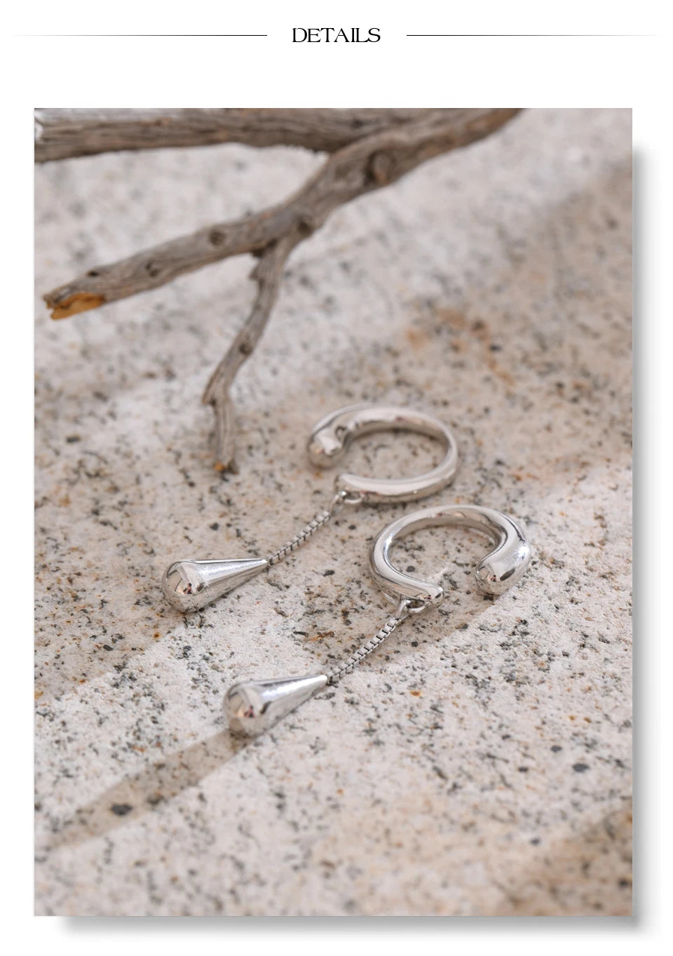 Geometric chain earrings in gold-plated stainless steel.