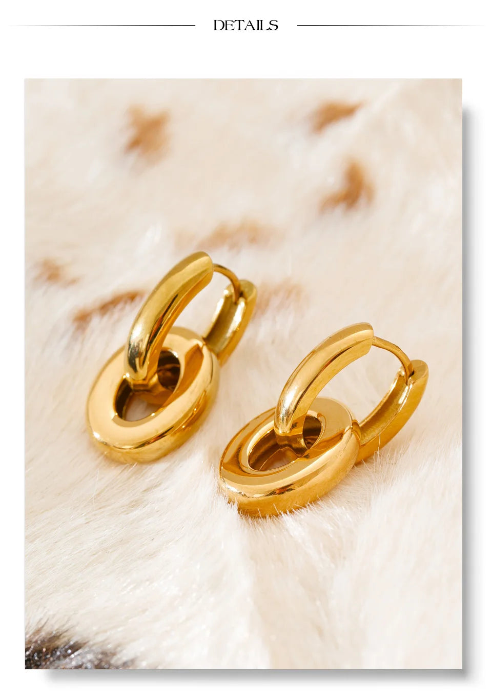 Geometric earrings in gold-plated stainless steel.
