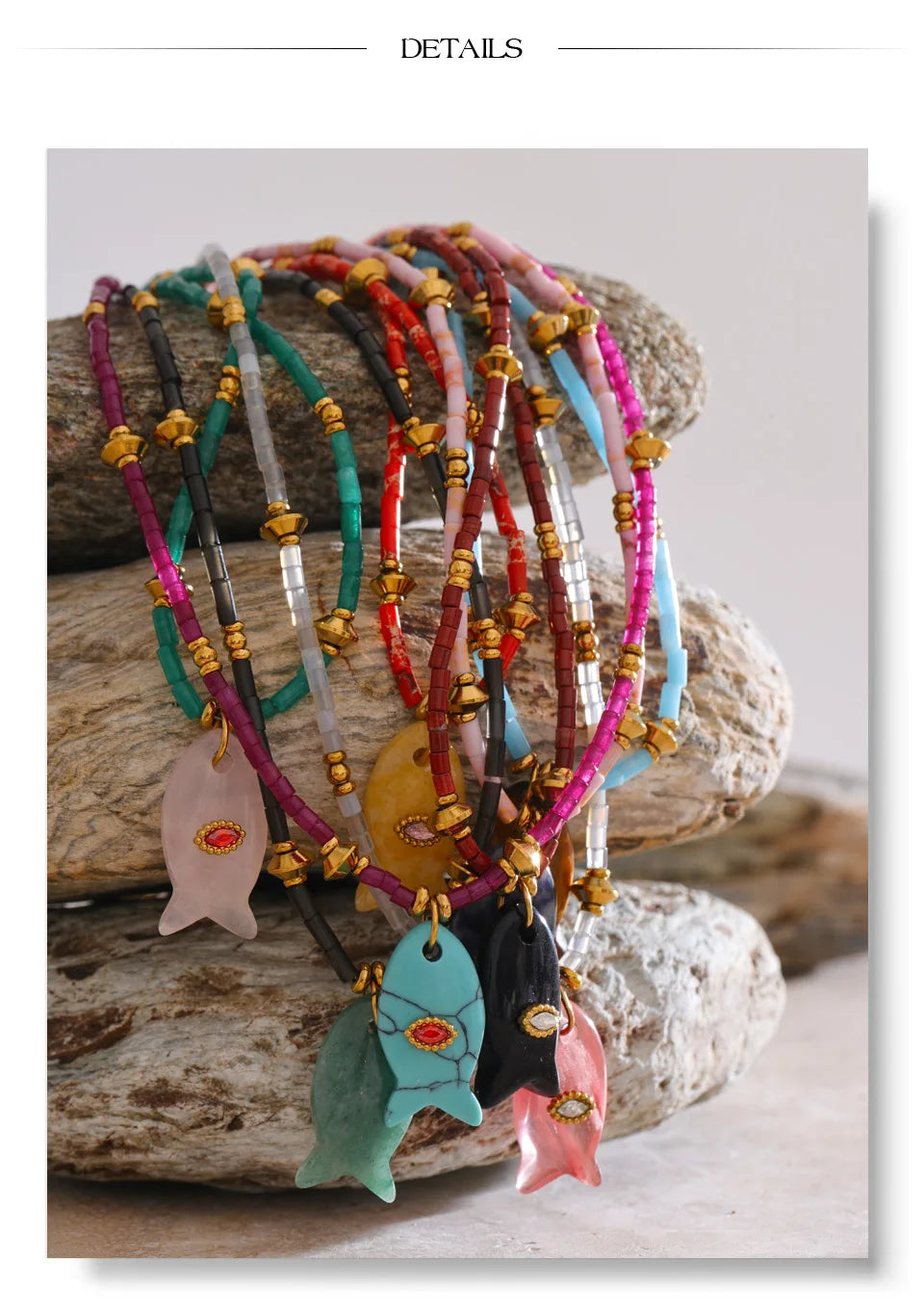 Natural stone geometric necklace in gold-plated stainless steel with natural stone.