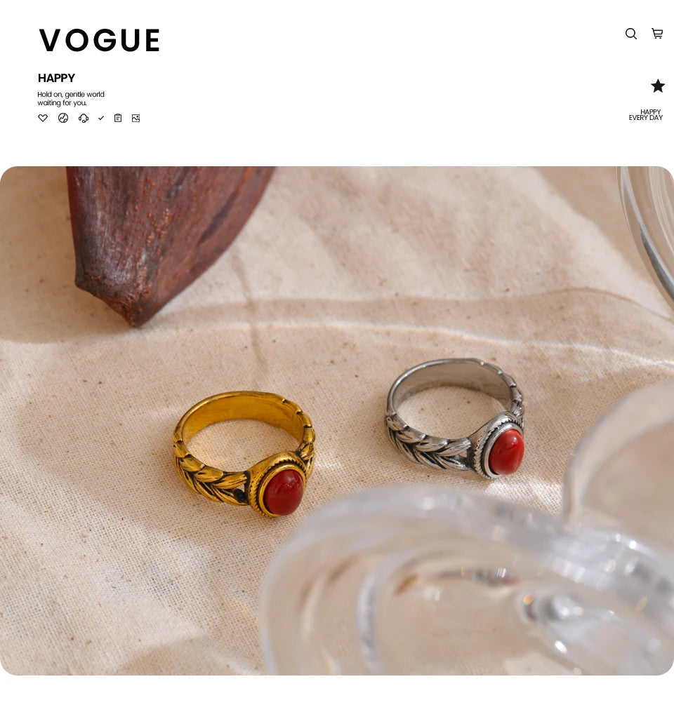 Black natural stone vintage ring in 18K gold-plated stainless steel with natural stone.