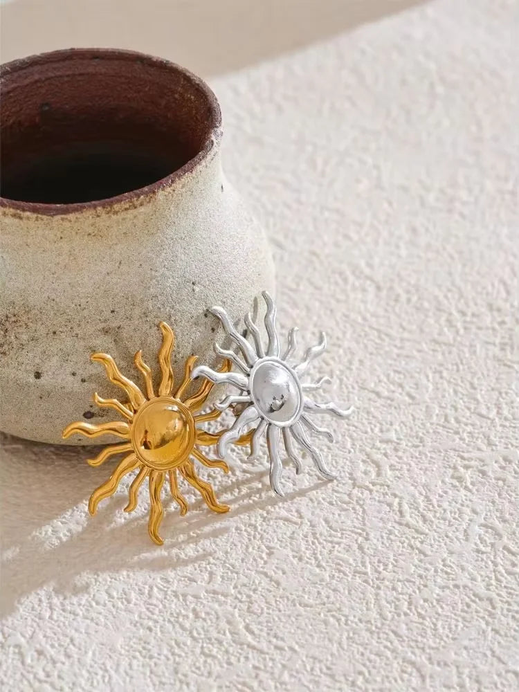 Sun Geometric Brooch — Gold-Plated Stainless Steel · PS1673