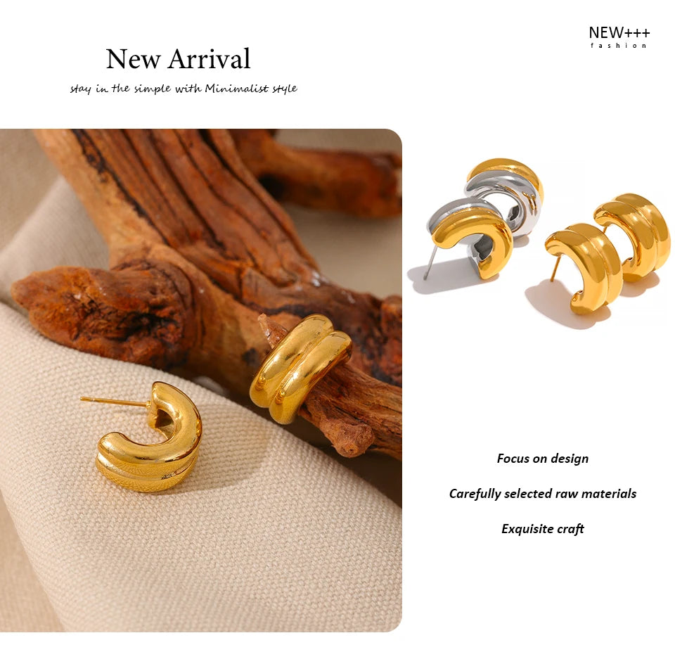 Minimalist geometric earrings in gold-plated stainless steel.
