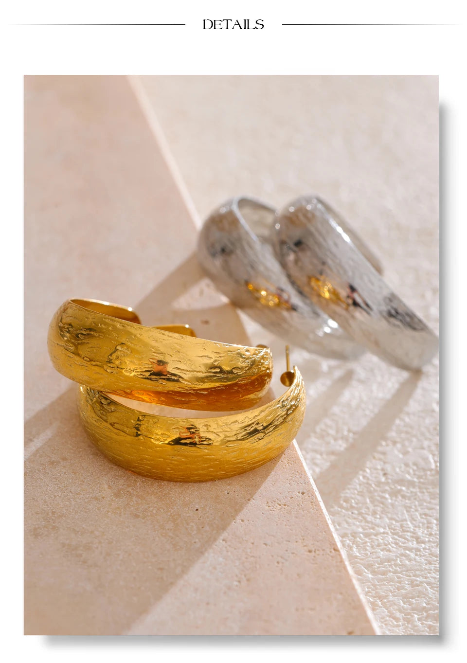 Geometric earrings in gold-plated stainless steel.