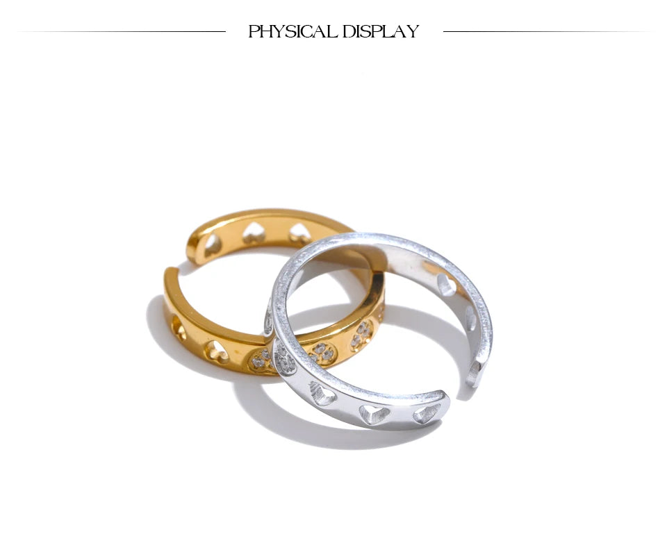 Cubic zirconia heart ring in gold-plated stainless steel with cubic zirconia.