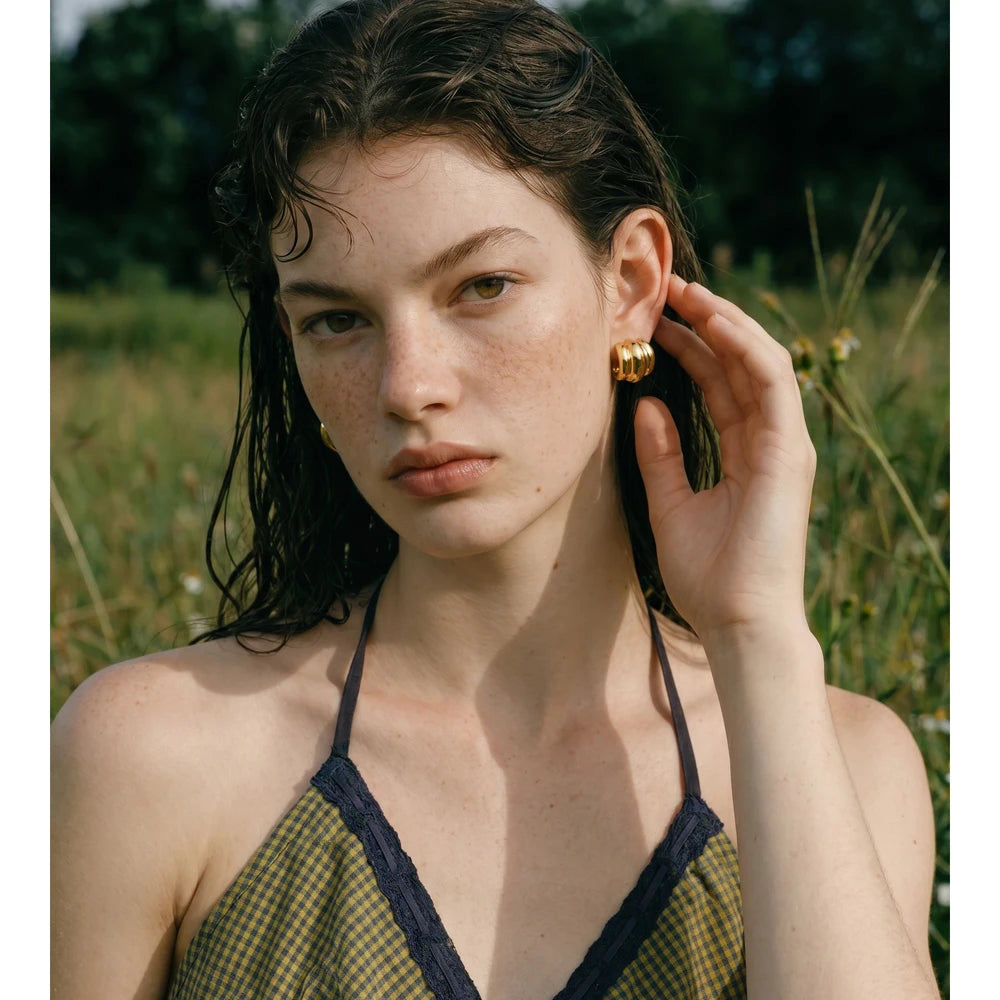 Geometric earrings in gold-plated stainless steel.