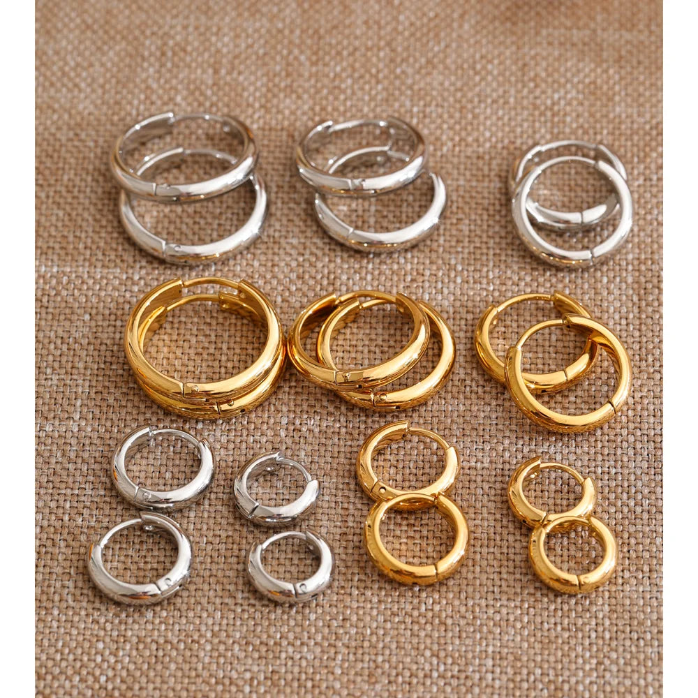 Geometric earrings in gold-plated stainless steel.