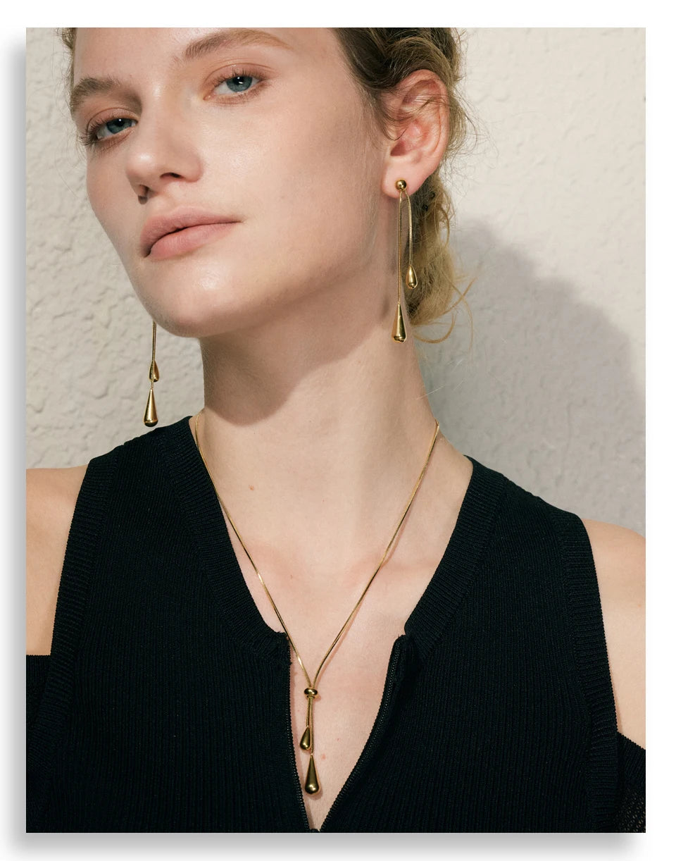 Geometric chain earrings in gold-plated stainless steel.