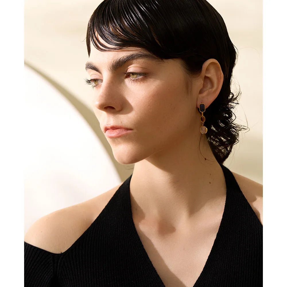 Natural stone geometric earrings in gold-plated 316L stainless steel with natural stone.