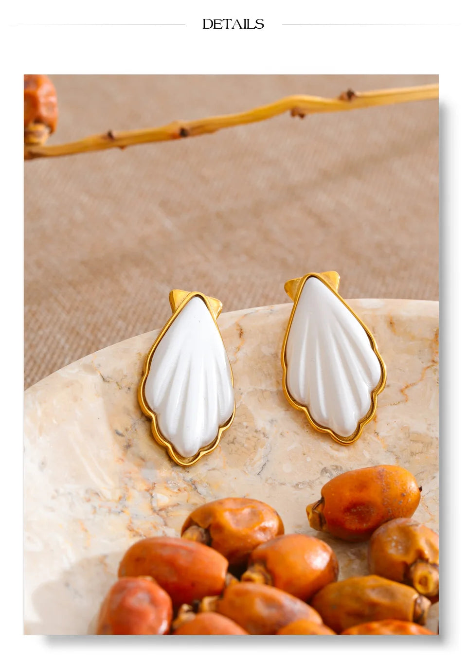 Pearl shell geometric earrings in gold-plated stainless steel with pearl and shell.
