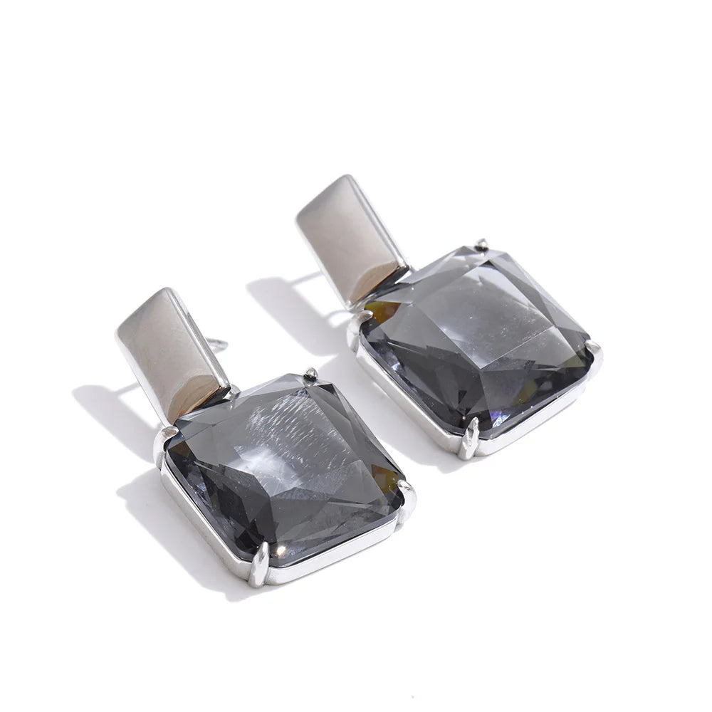 Cubic zirconia geometric earrings in gold-plated stainless steel with cubic zirconia.