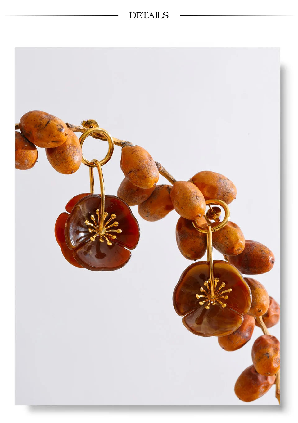 Resin acrylic flower earrings in gold-plated stainless steel with resin and acrylic.