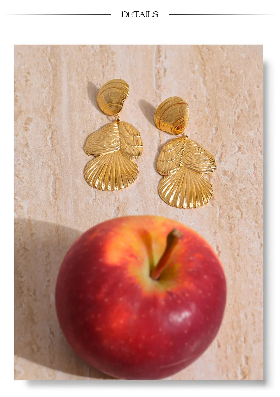 Shell geometric earrings in gold-plated stainless steel with shell.