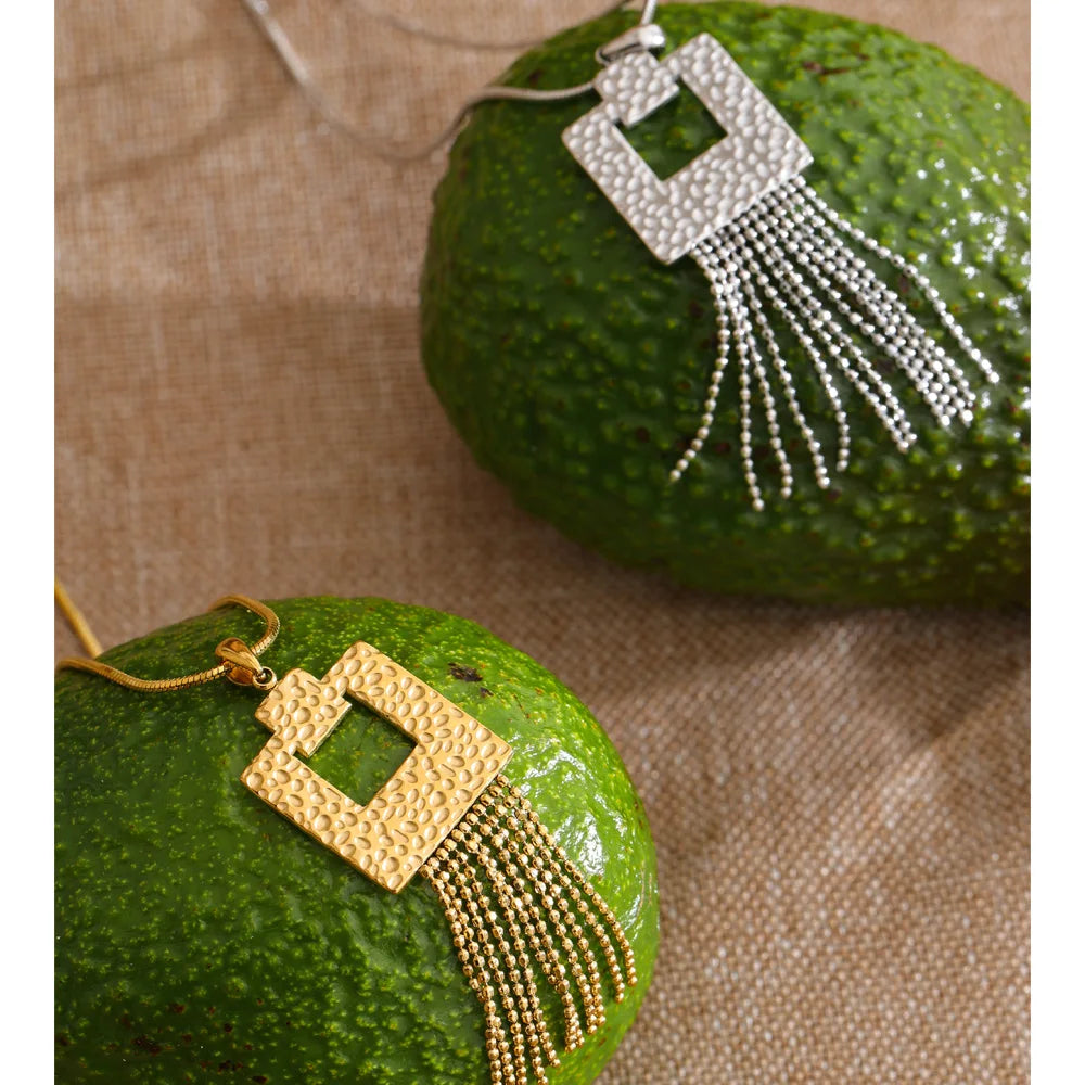 Geometric chain earrings in stainless steel.