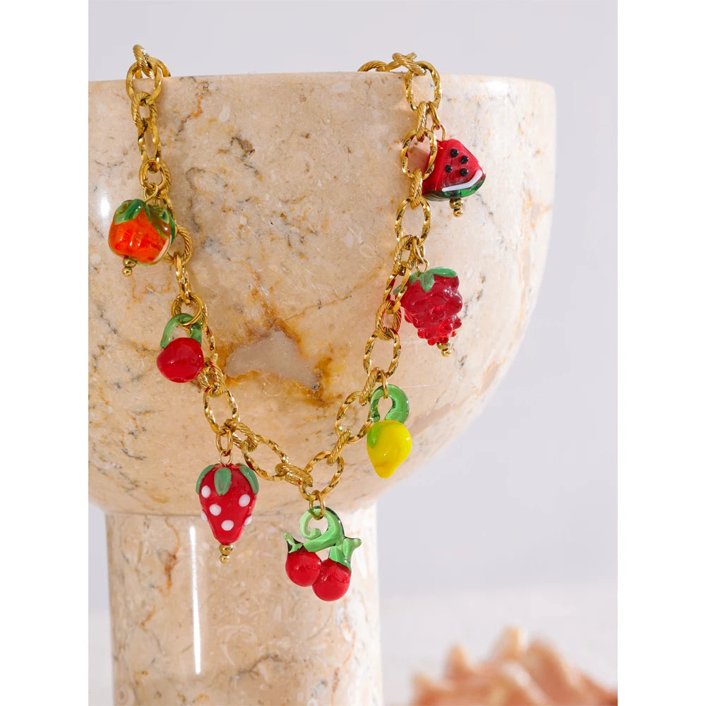 Geometric necklace in gold-plated stainless steel.