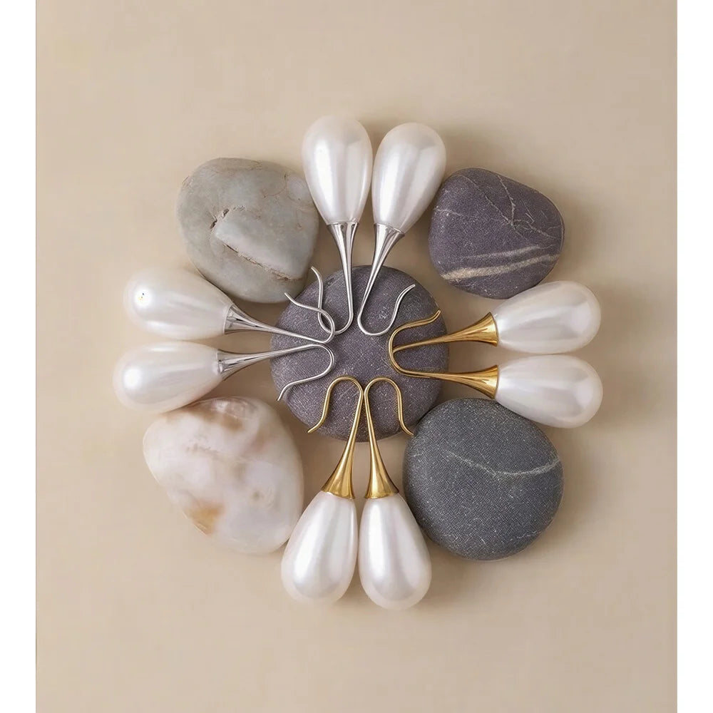 Pearl geometric earrings in gold-plated stainless steel with pearl.