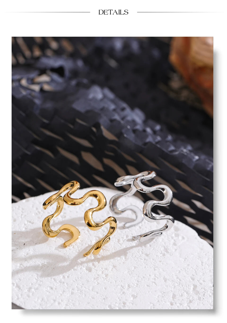 Minimalist geometric ring in gold-plated stainless steel.