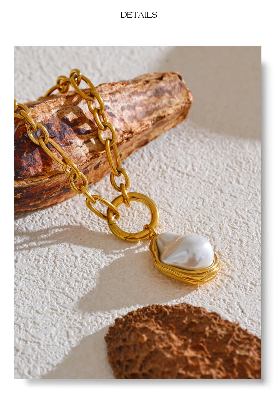 Pearl geometric necklace in gold-plated stainless steel with pearl.