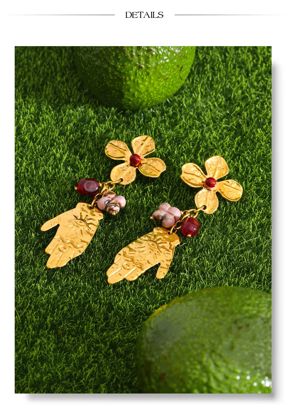 Flower earrings in gold-plated stainless steel.