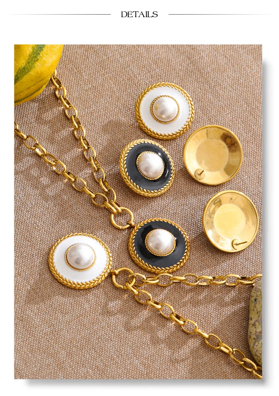Pearl coin geometric earrings in gold-plated stainless steel with pearl.