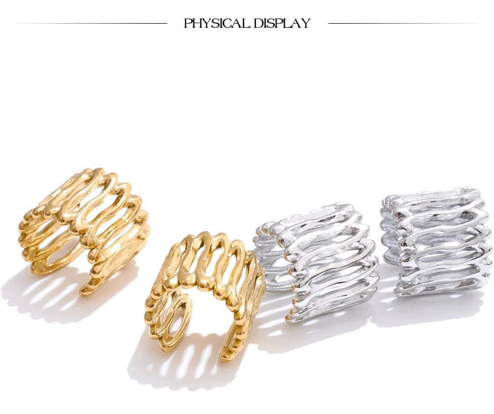 Geometric layered earrings in gold-plated stainless steel.