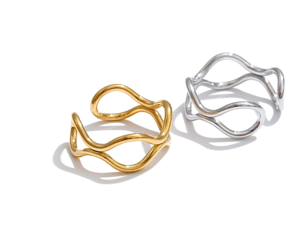 Geometric ring in 18K gold-plated stainless steel.