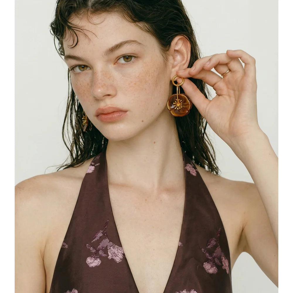 Resin acrylic flower earrings in gold-plated stainless steel with resin and acrylic.