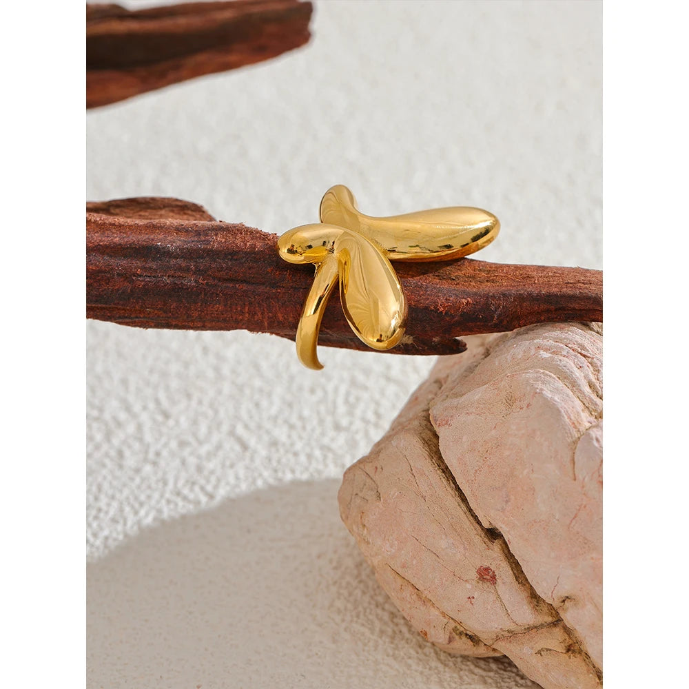 Butterfly minimalist geometric ring in 18K gold-plated 316L stainless steel.