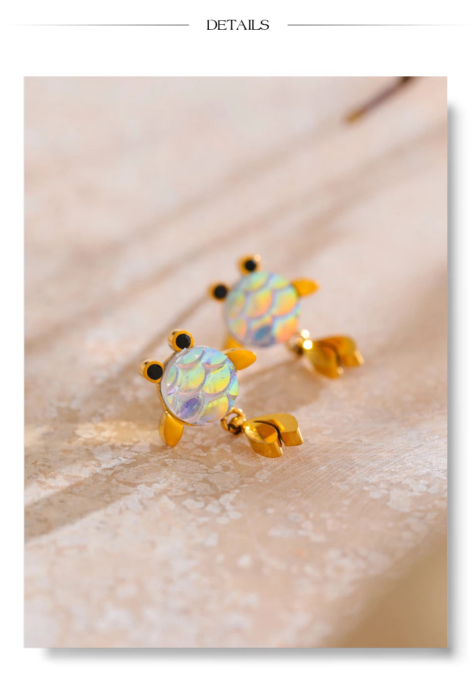 Resin multi-color geometric earrings in gold-plated stainless steel with resin.