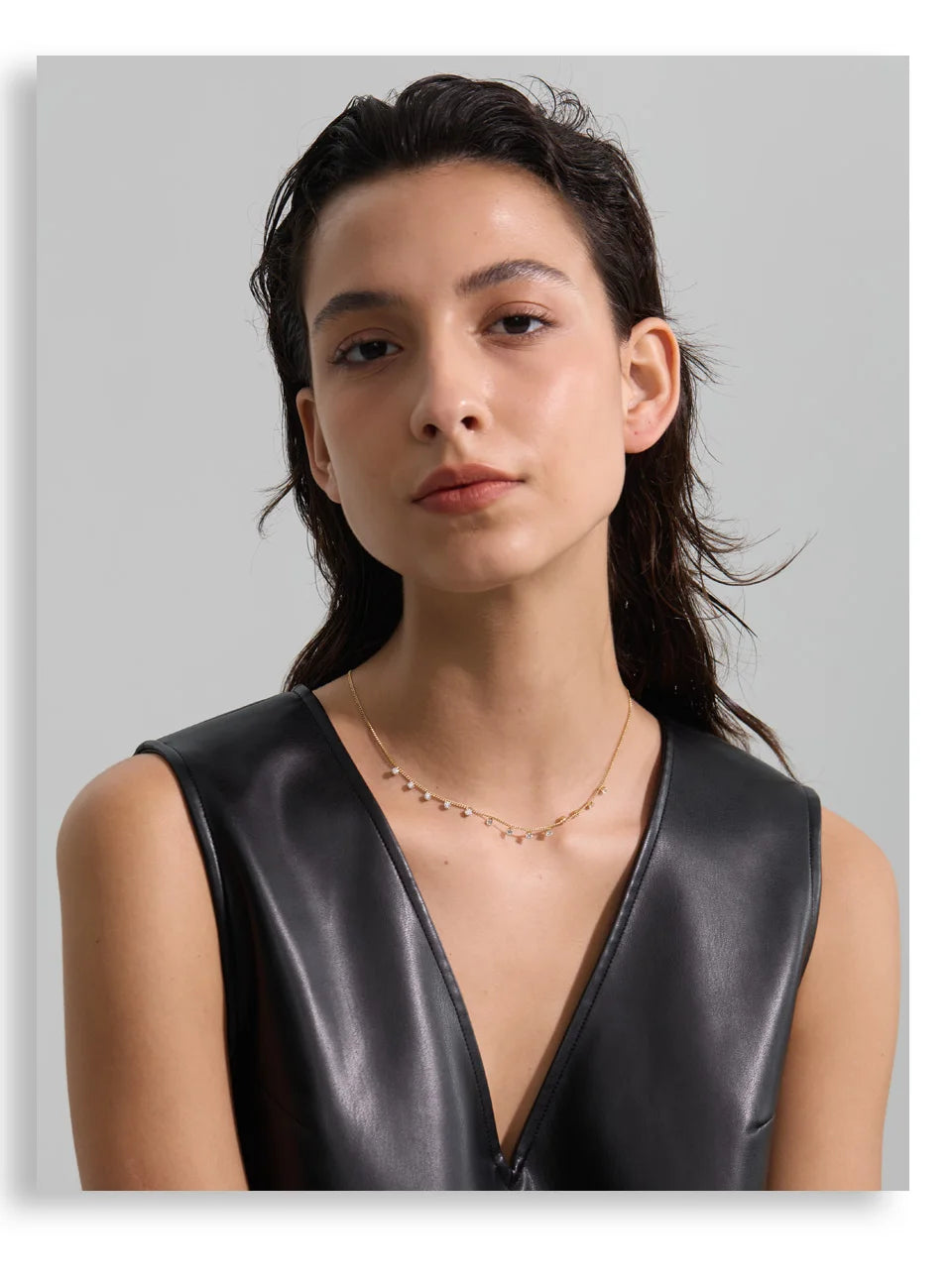 Cubic zirconia geometric chain necklace in gold-plated stainless steel with cubic zirconia.