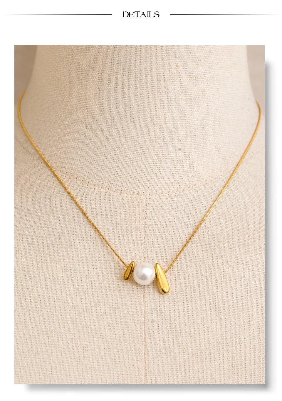 Pearl geometric necklace in gold-plated stainless steel with pearl.