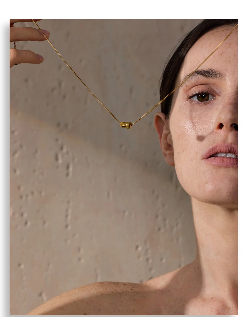 Hammered geometric necklace in gold-plated stainless steel.
