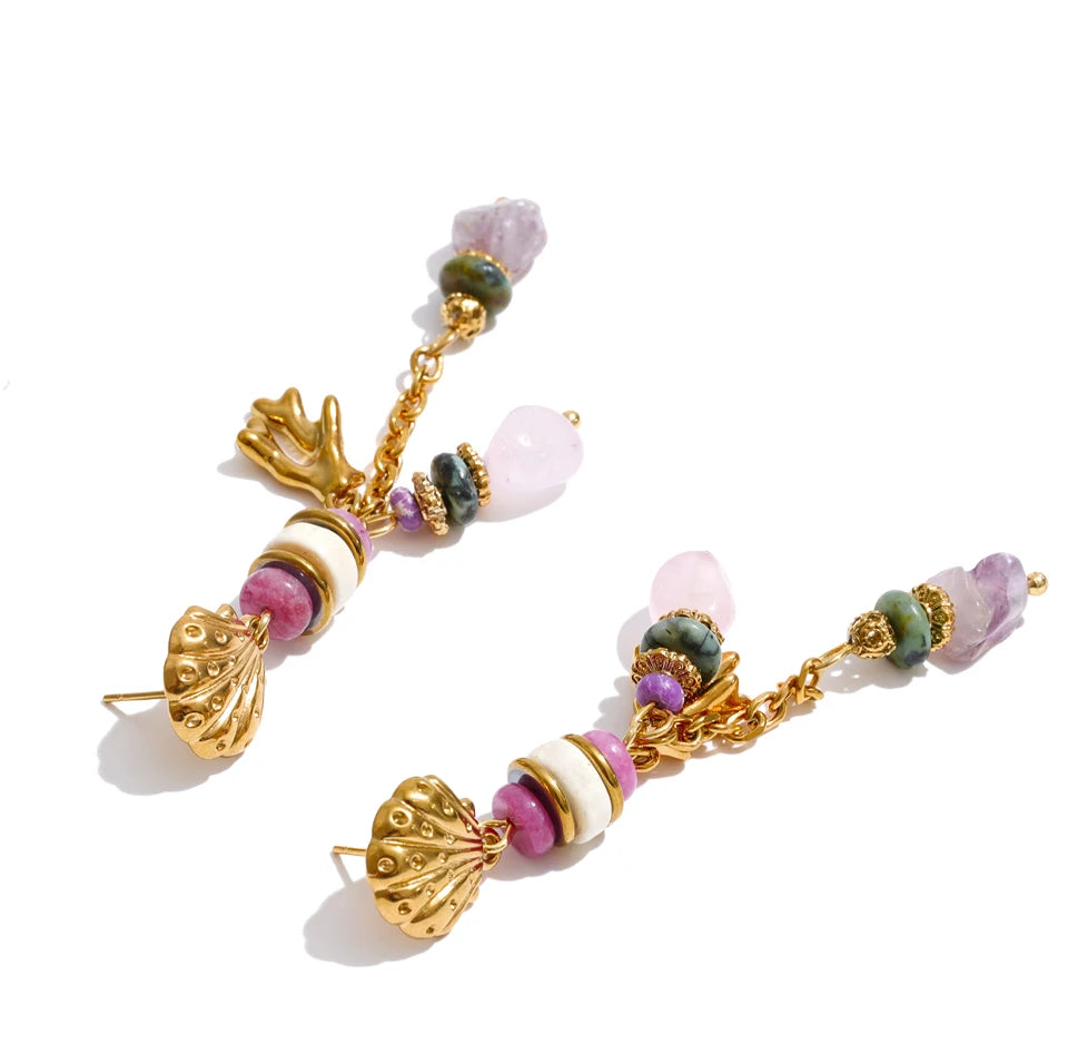 Natural stone geometric earrings in gold-plated stainless steel with natural stone.