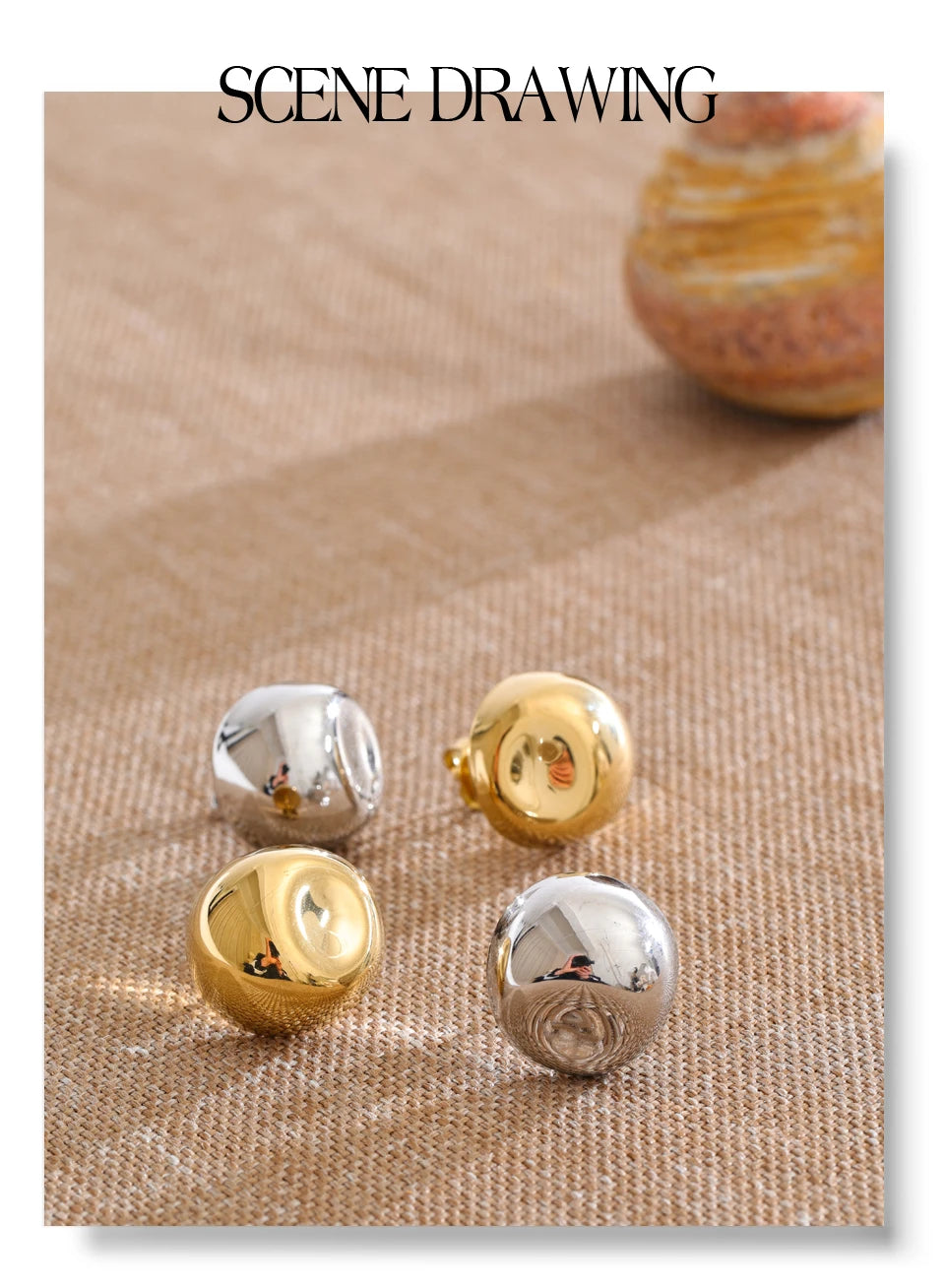 Geometric earrings in gold-plated stainless steel.