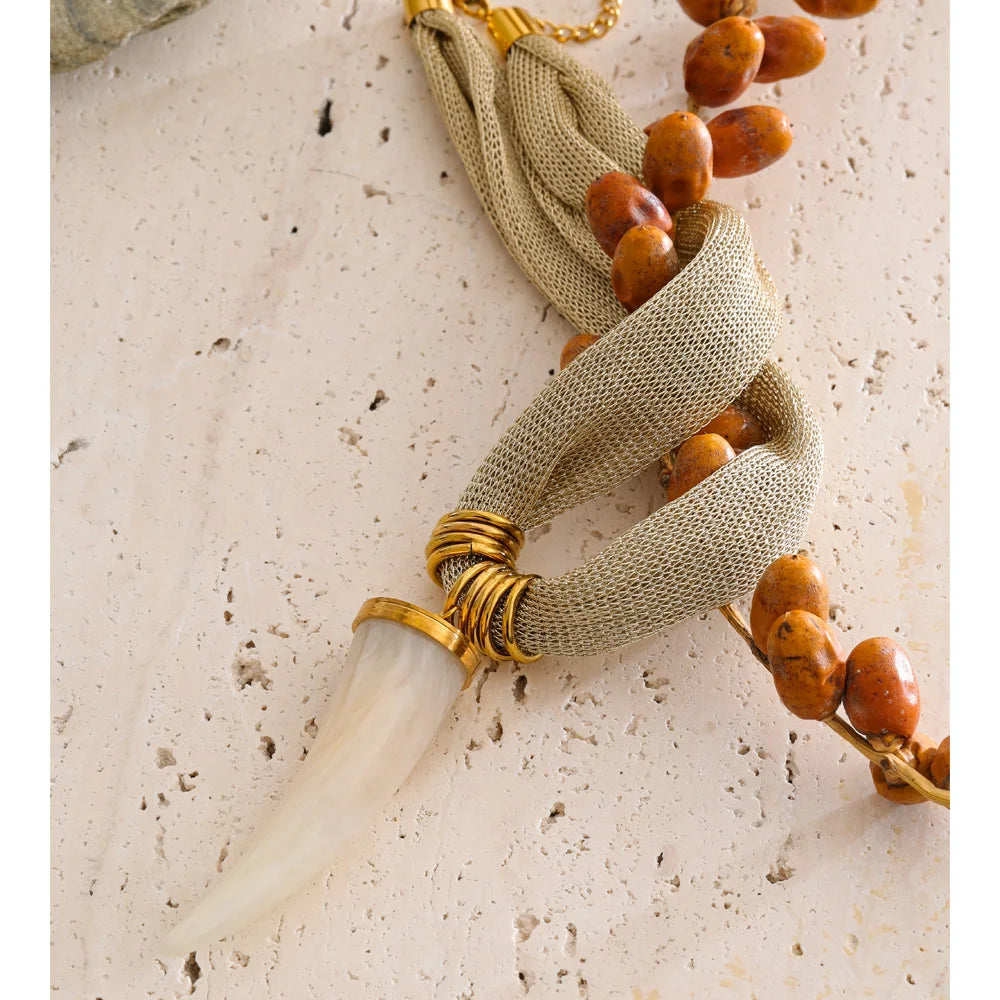 Resin geometric chain necklace in gold-plated stainless steel with resin.