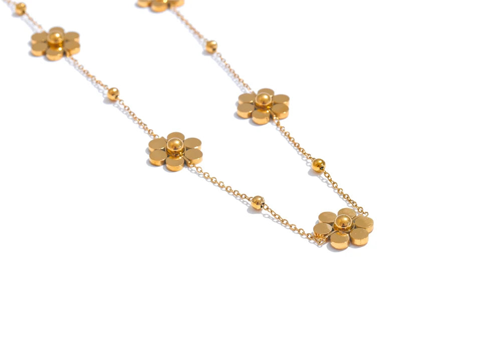 Flower geometric chain necklace in gold-plated stainless steel.