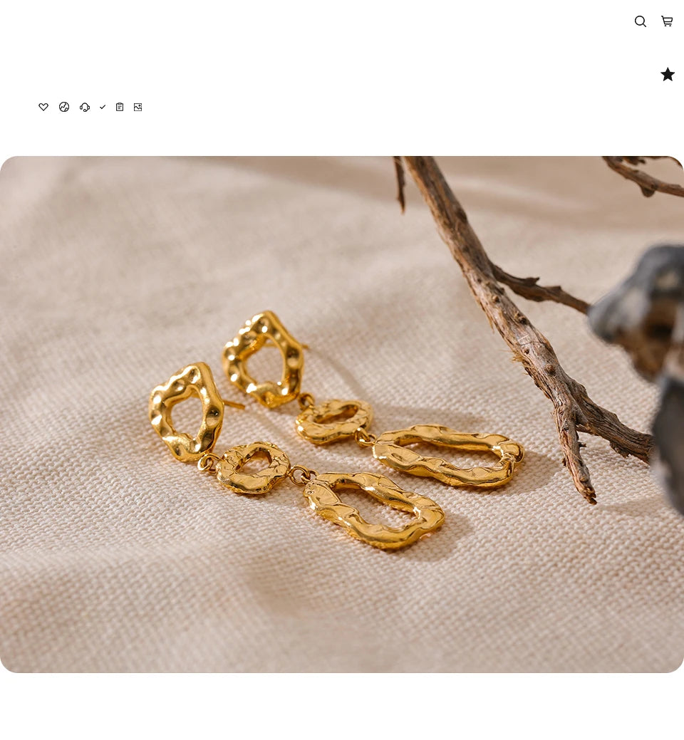 Geometric earrings in gold-plated 316L stainless steel.