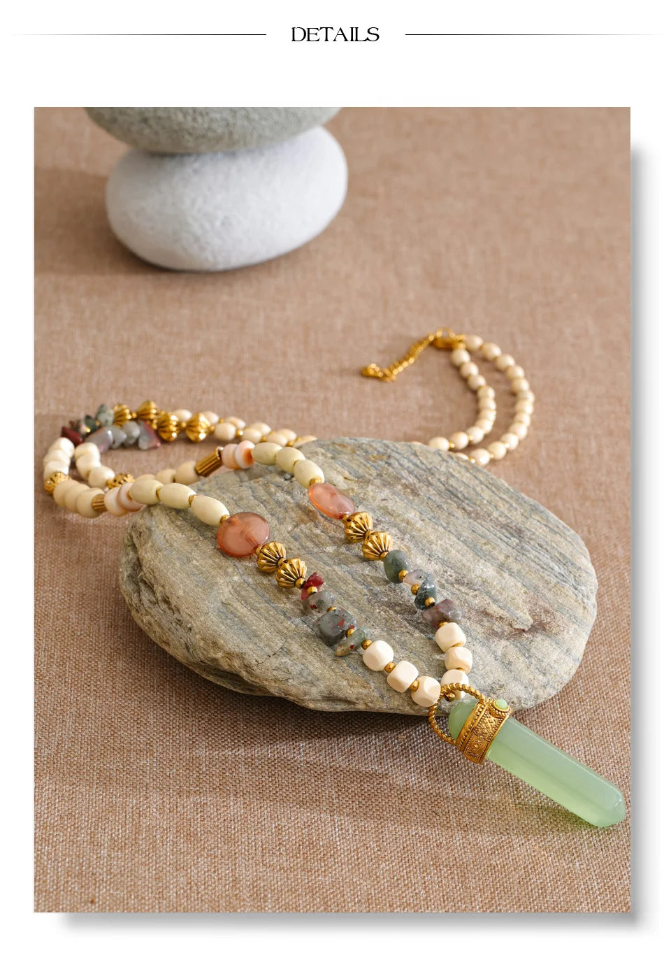 Resin acrylic natural stone necklace in gold-plated stainless steel with natural stone and resin.