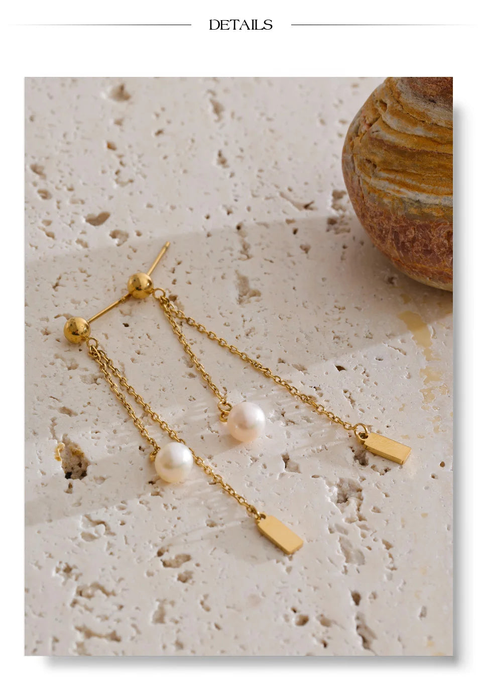 Freshwater pearl geometric chain earrings in gold-plated stainless steel with freshwater pearl.