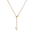 Freshwater pearl geometric chain necklace in gold-plated stainless steel with freshwater pearl.