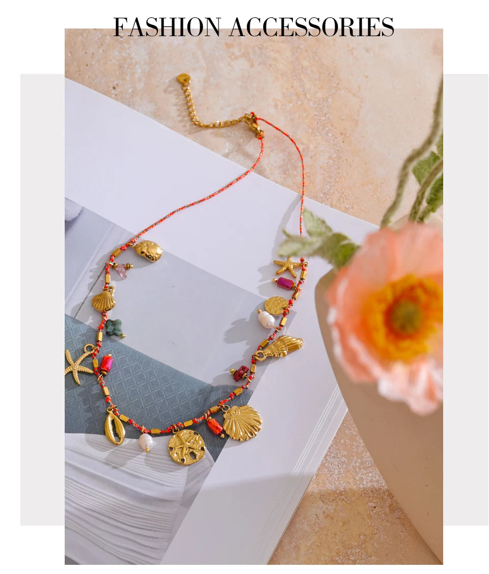 Shell natural stone star necklace in gold-plated stainless steel with natural stone and shell.