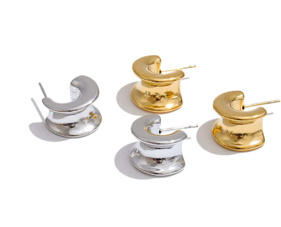 Geometric earrings in gold-plated stainless steel.