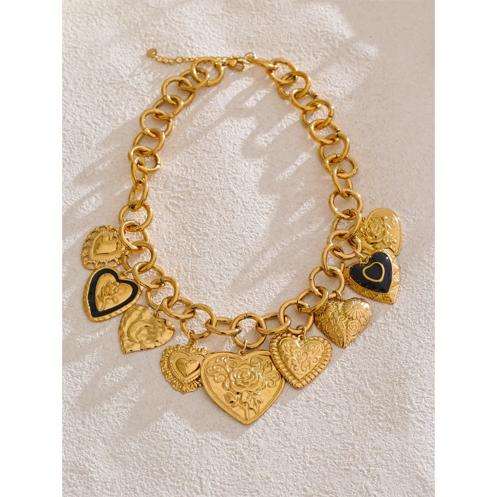 Heart necklace in gold-plated stainless steel.