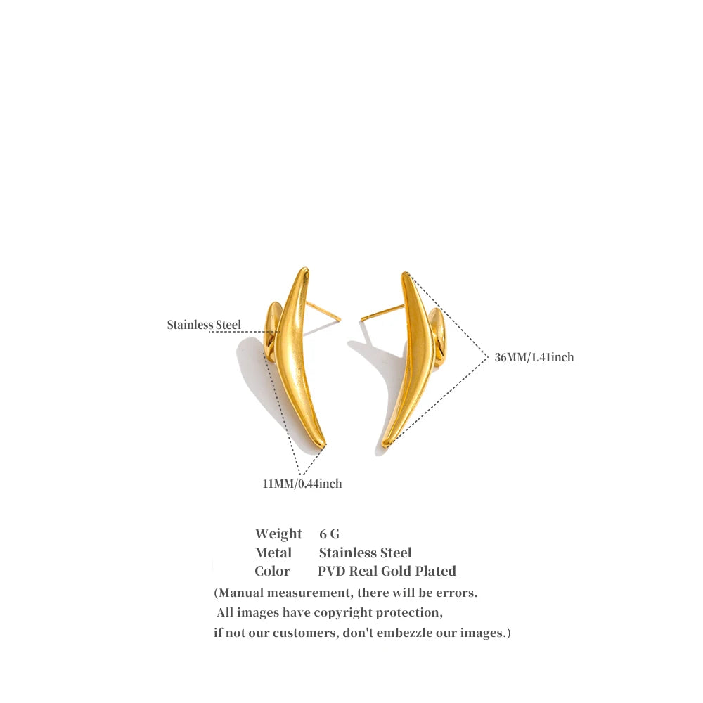 Geometric earrings in gold-plated stainless steel.